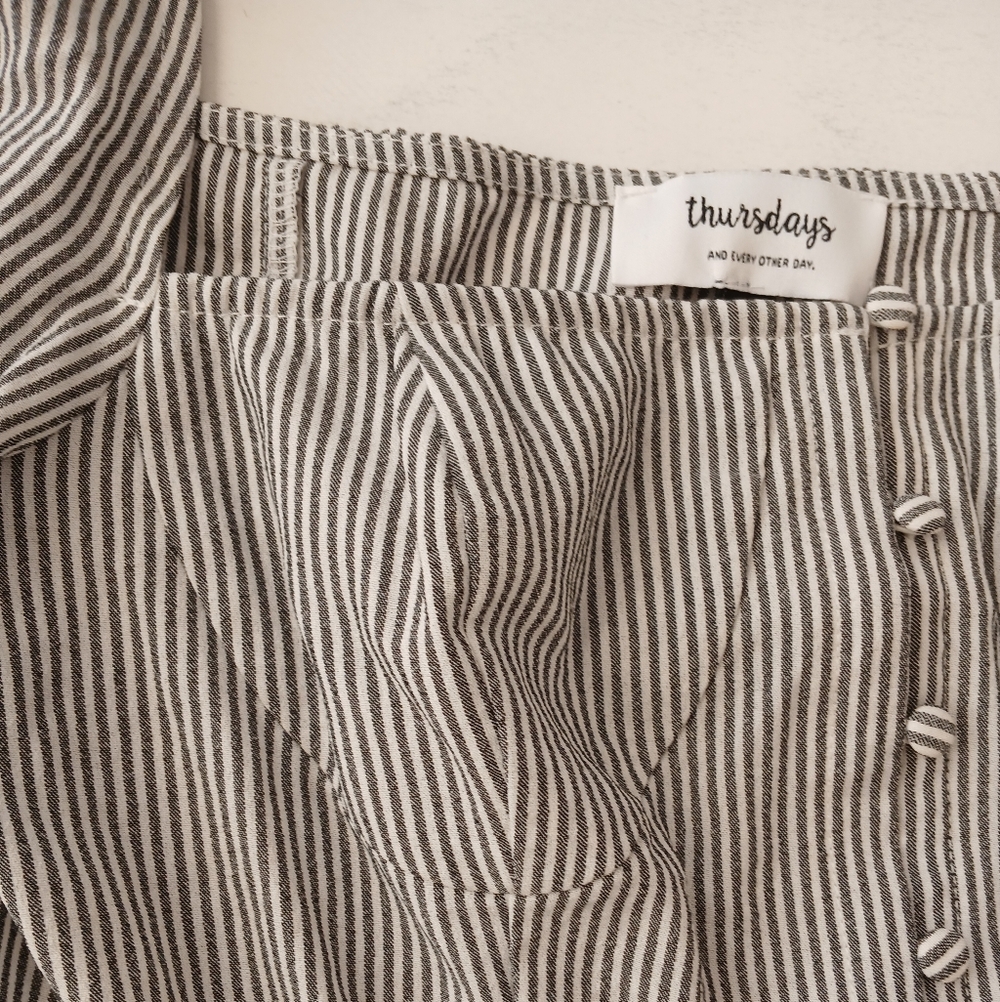 THURSDAYS and every other day" PinstripedStriped Black and White  Blouse SZ Med - Picture 7 of 16